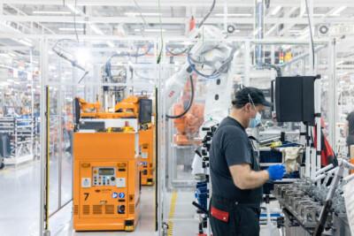 Seamless collaboration of human robot cells